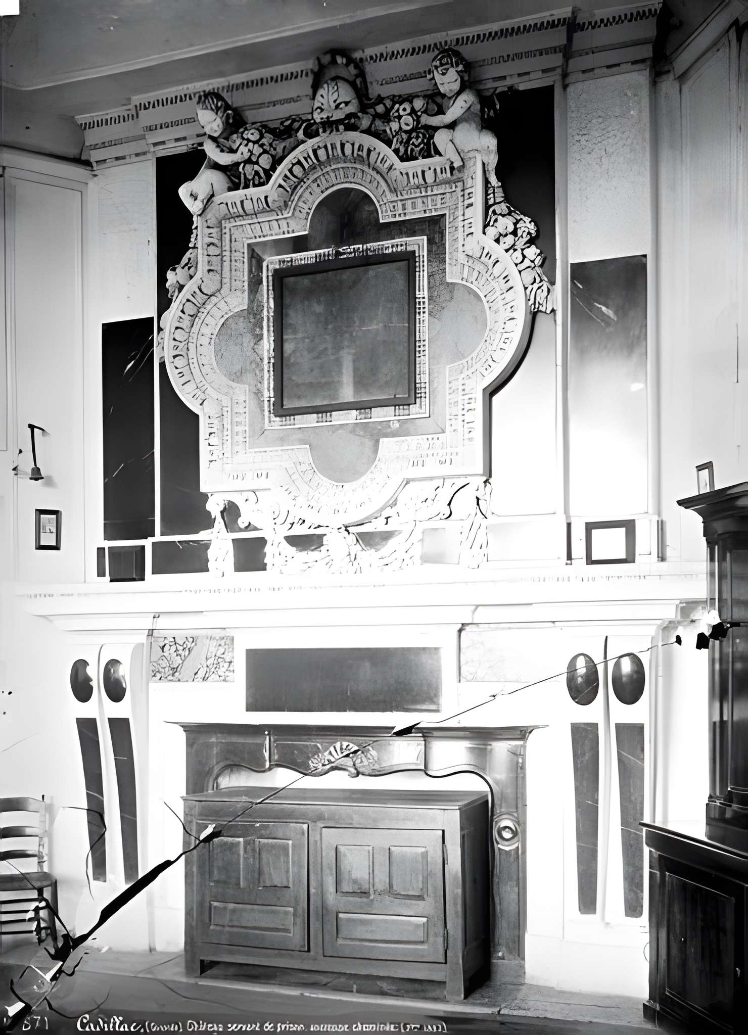 Ancienne porte du potager des Ducs d'Epernon.