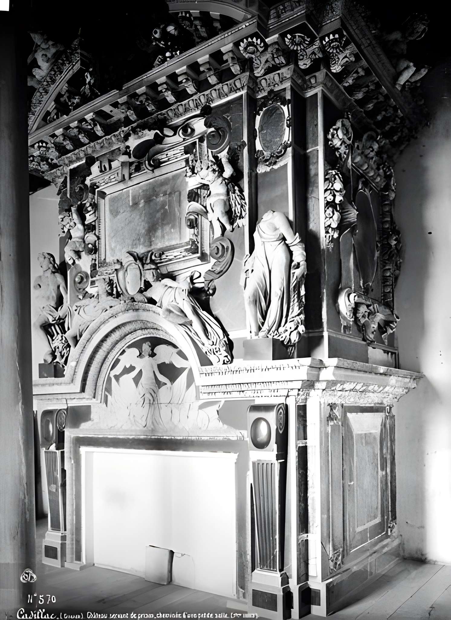 Ancienne porte du potager des Ducs d'Epernon.