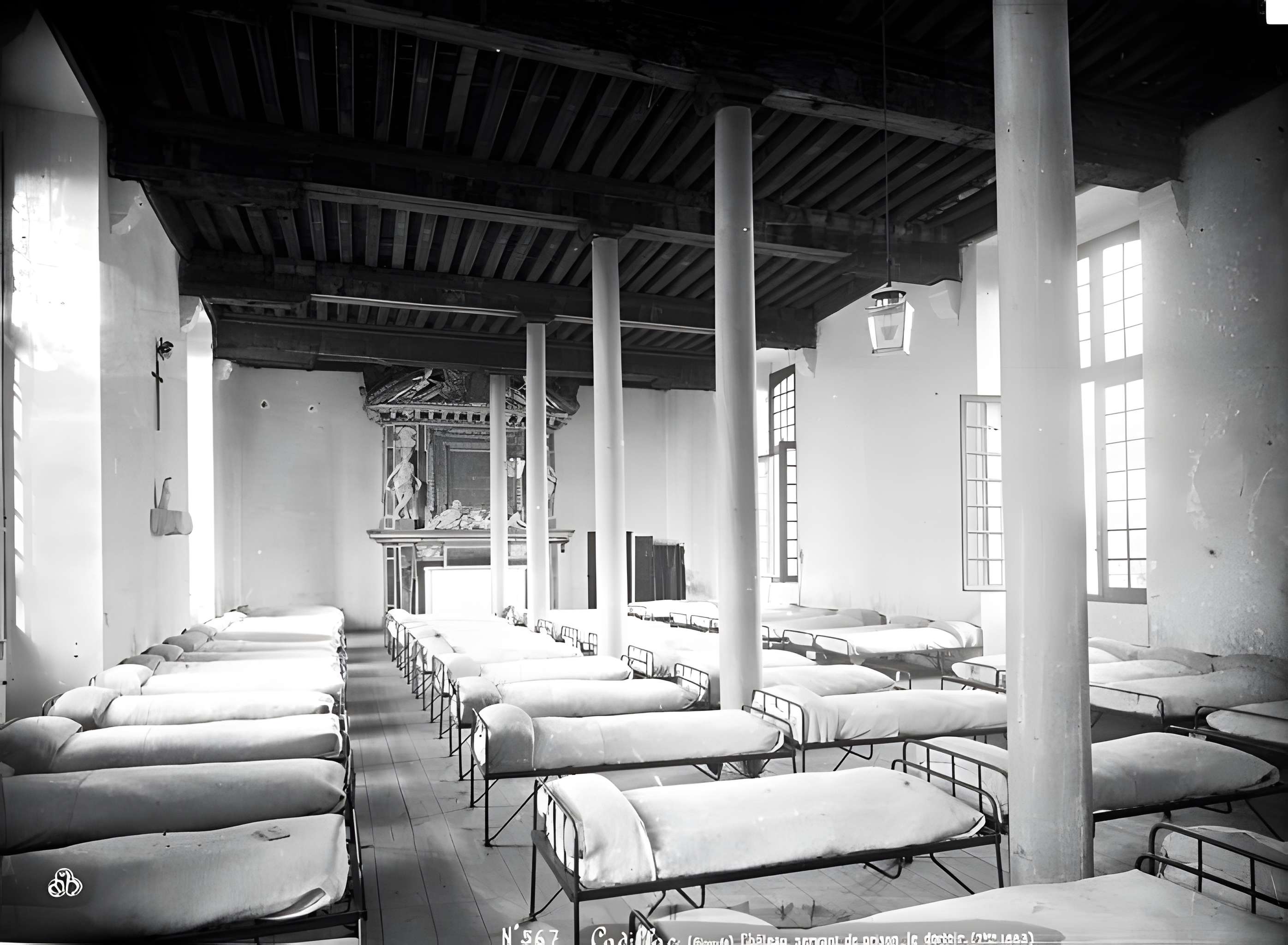 Ancienne porte du potager des Ducs d'Epernon.