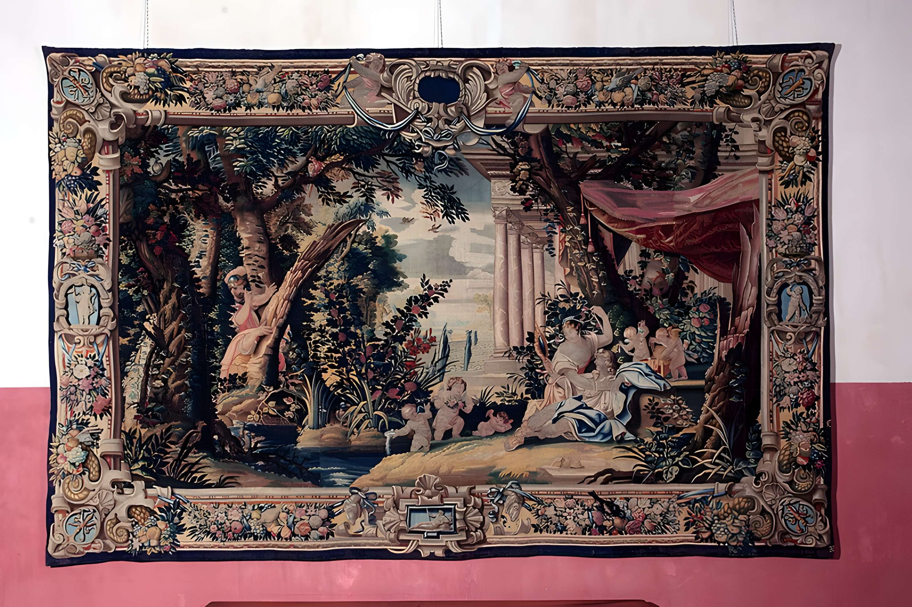 Ancienne porte du potager des Ducs d'Epernon.