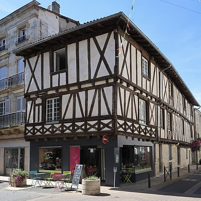 Photo de Maison dangle à tourelle