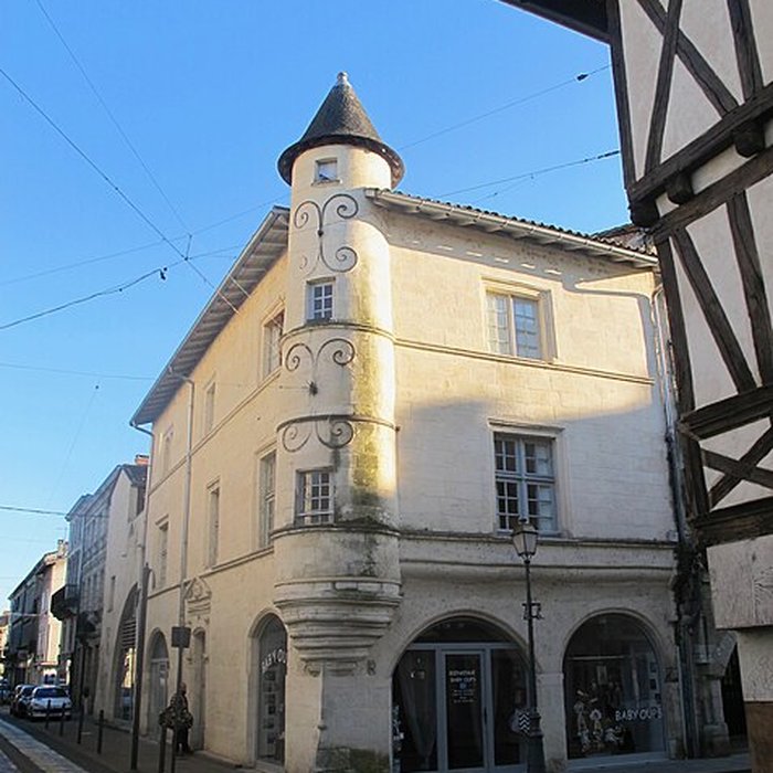 Photo de Maison dangle à tourelle