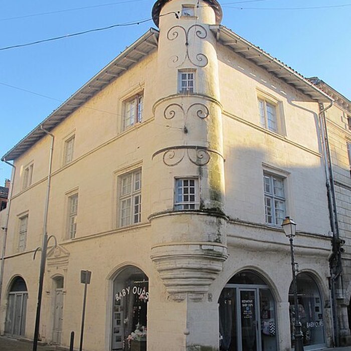 Photo de Maison dangle à tourelle