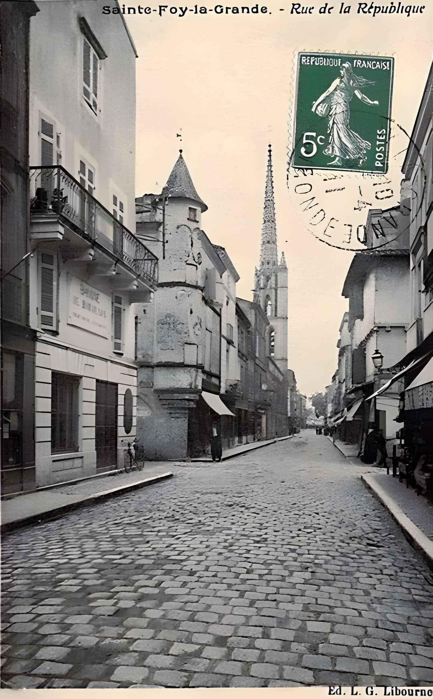 Maison d'angle à tourelle