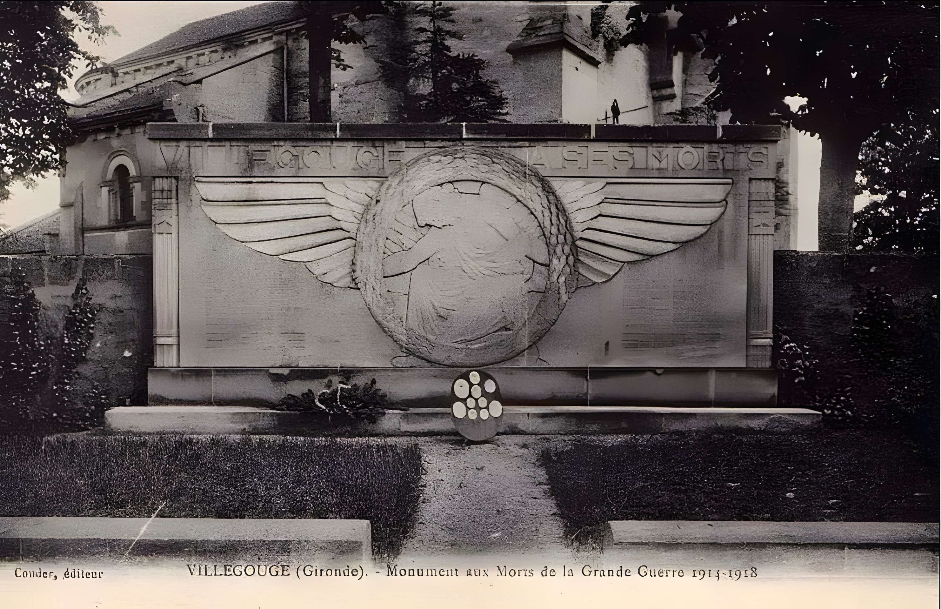 Monument aux morts de la guerre de 1914-1918, situé devant l'église