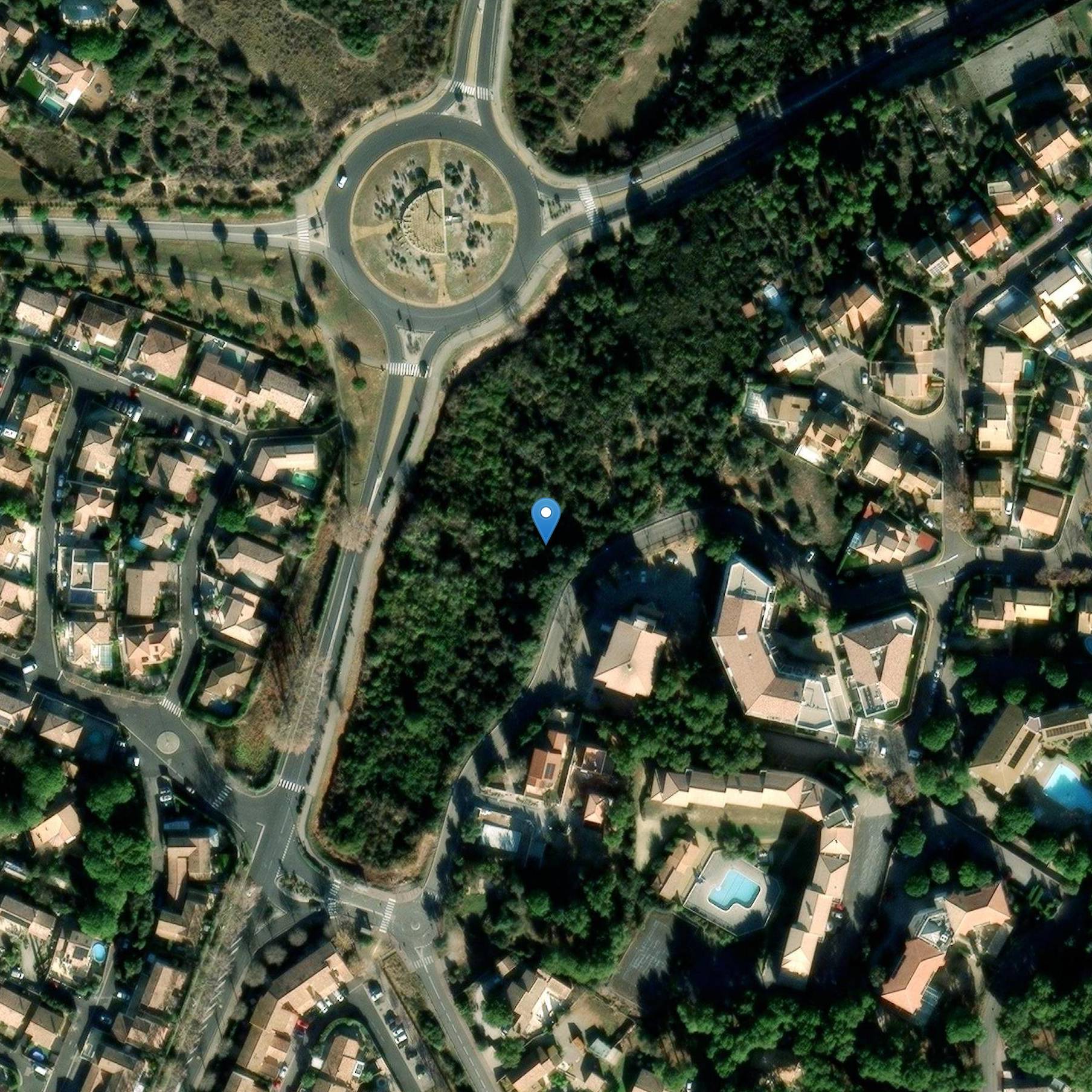 Photo de Balaruc の旧式な aqueduct (また Balaruc-le-Vieux の町で)