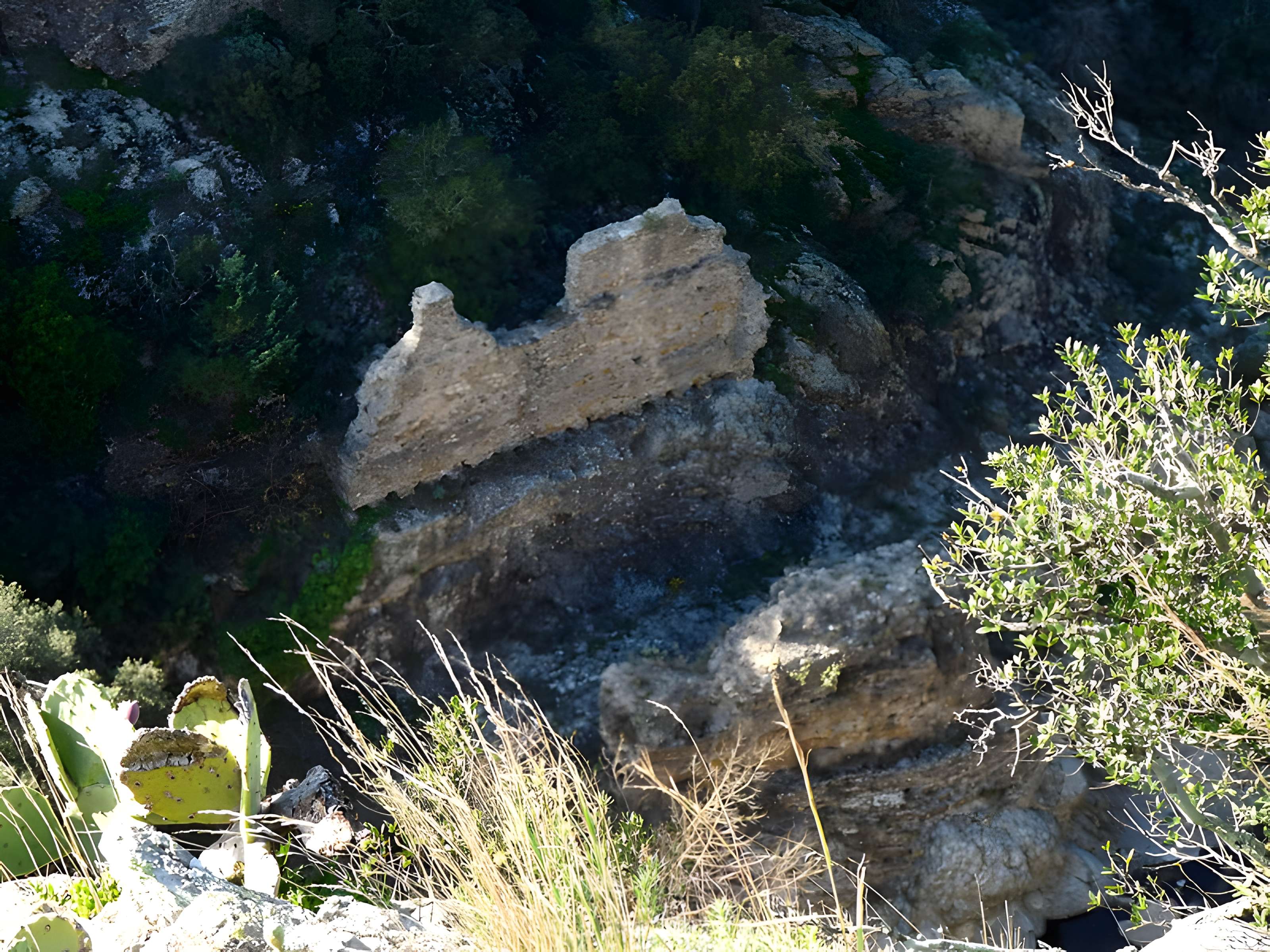Tronçon de la Via Domitia (également sur communes de Beaucaire, Jonquières-Saint-Vincent et Redessan, dans le Gard)