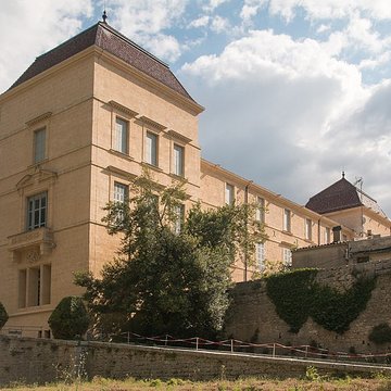 Aqueduc alimentant le château