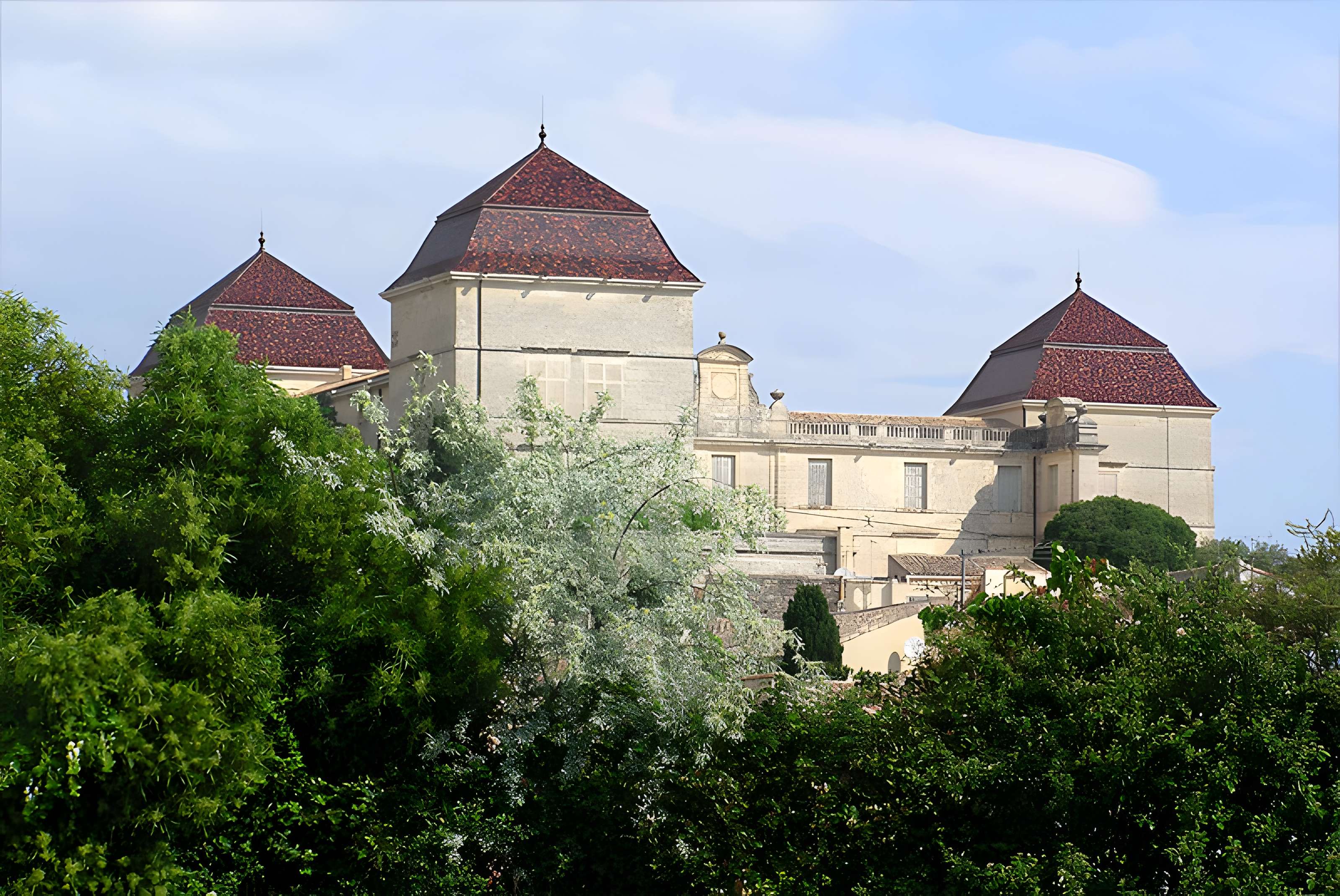 Aqueduc alimentant le château
