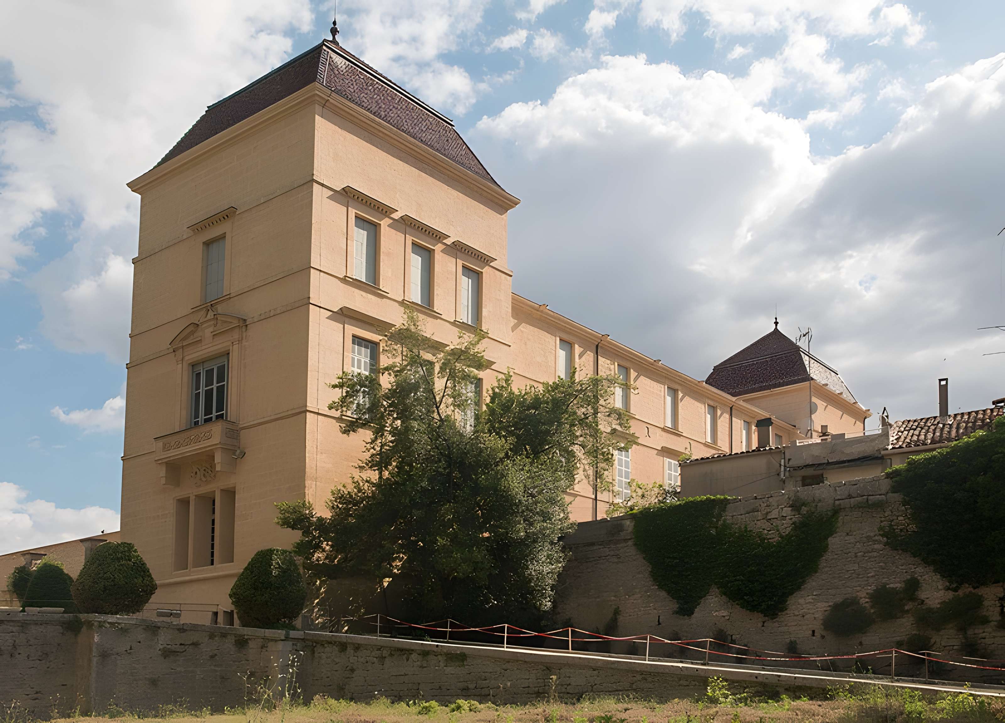 Aqueduc alimentant le château