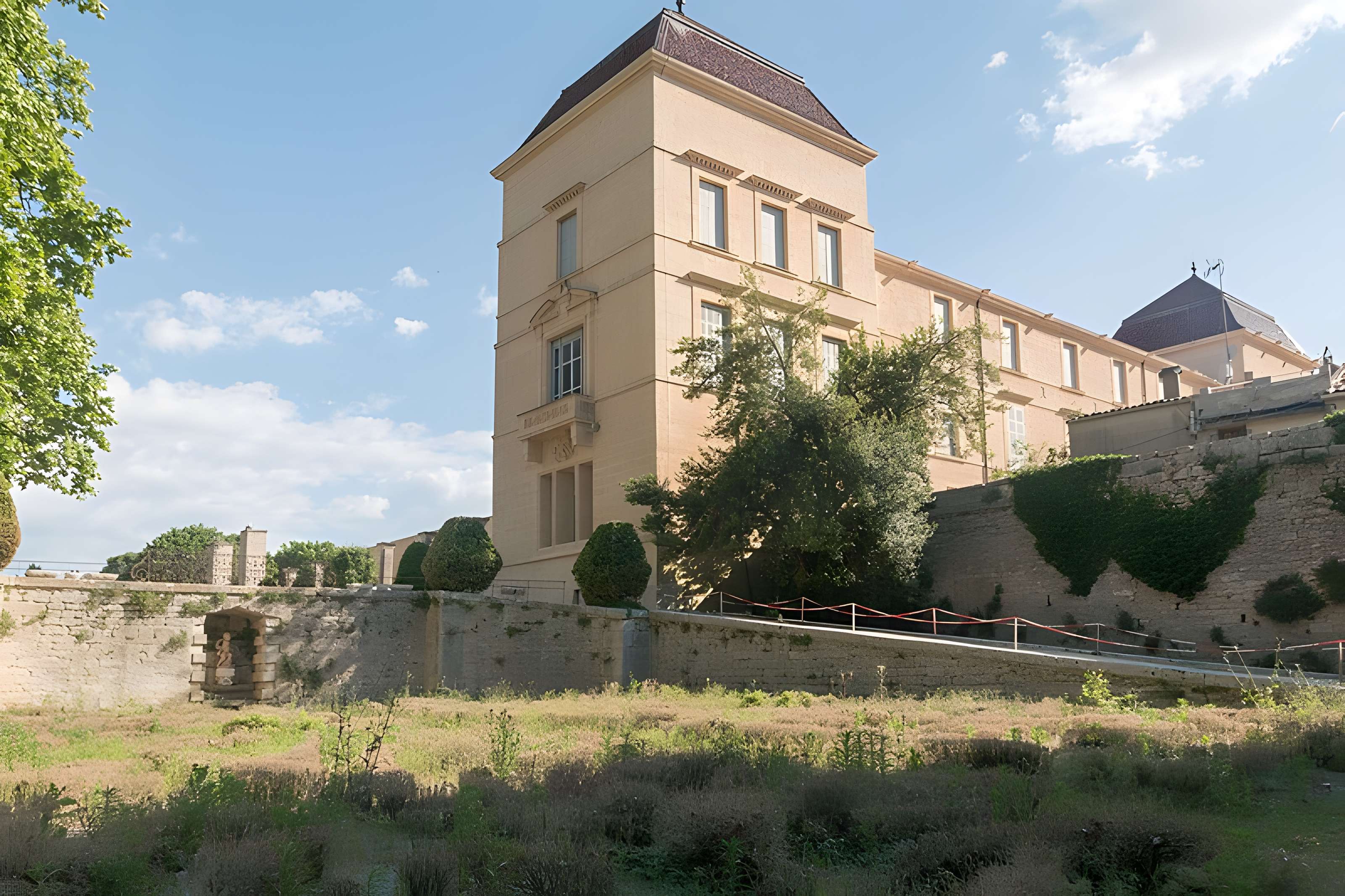 Aqueduc alimentant le château