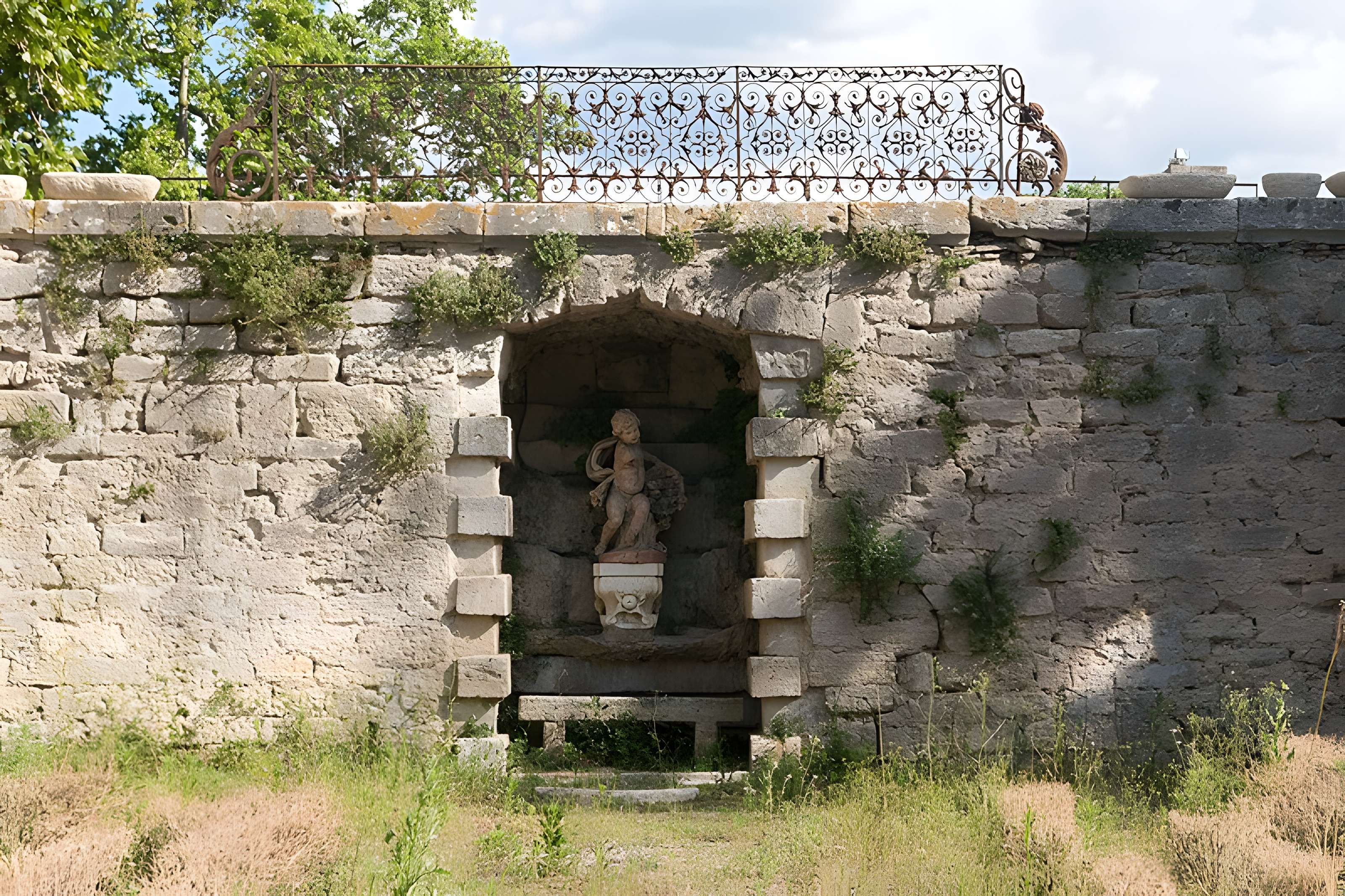 Aqueduc alimentant le château