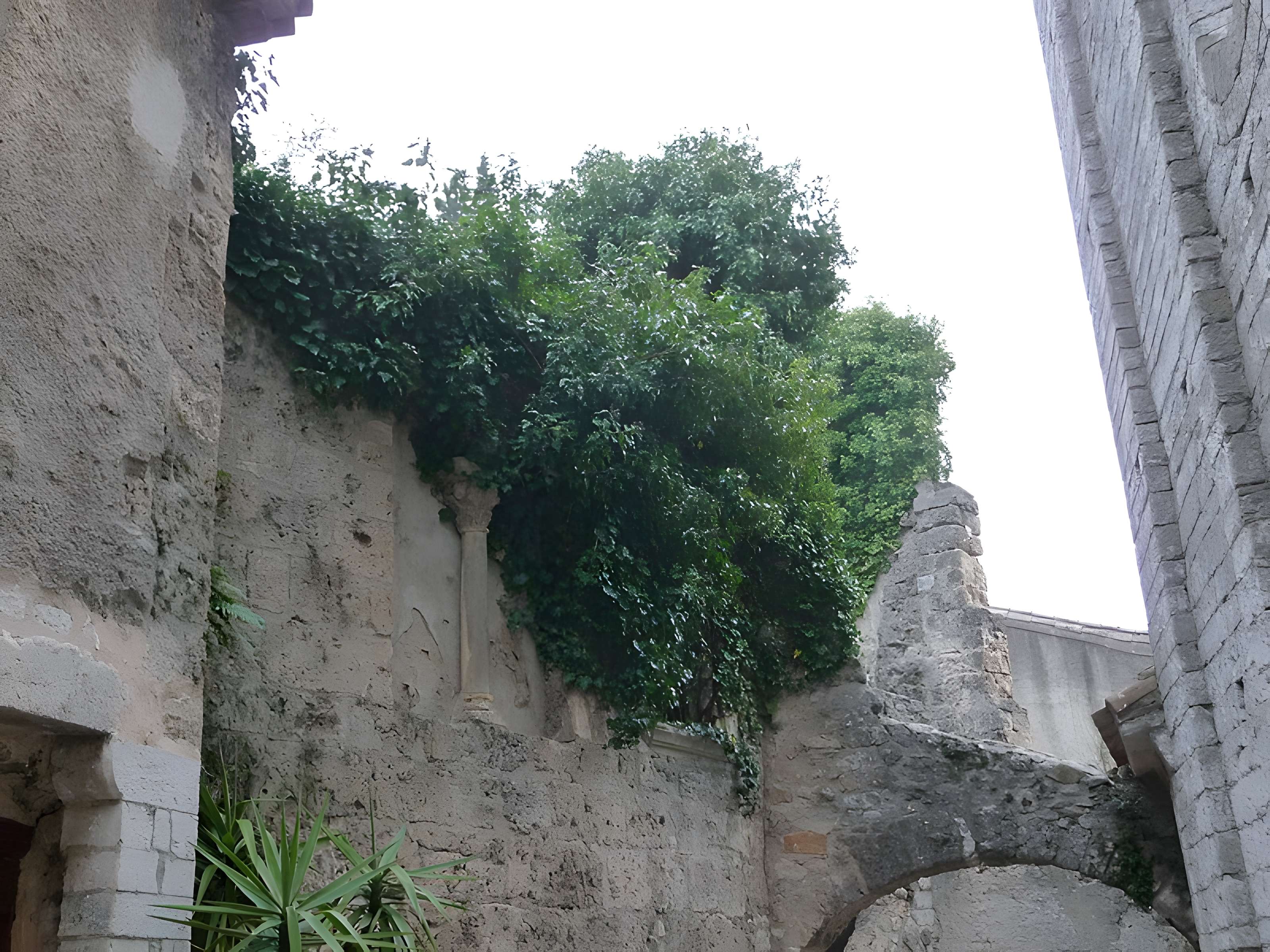 Maison du XIIe siècle, près de l'église