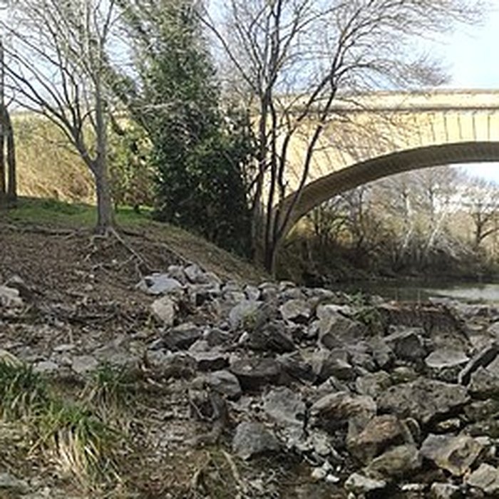 Photo de Pont sur la Mosson, situé sur la route départementale n 612