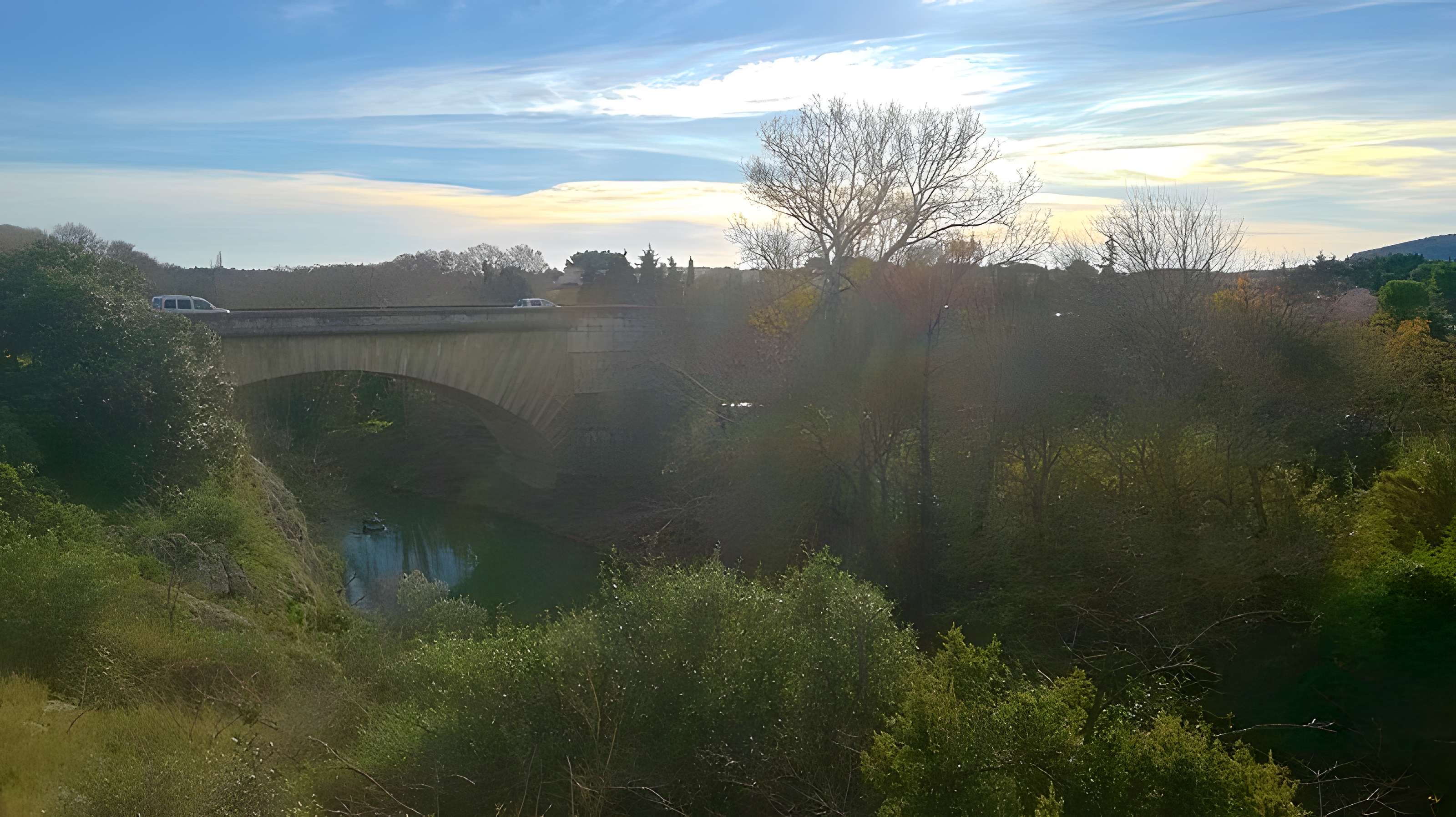 Pont sur la Mosson, situé sur la route départementale n° 612