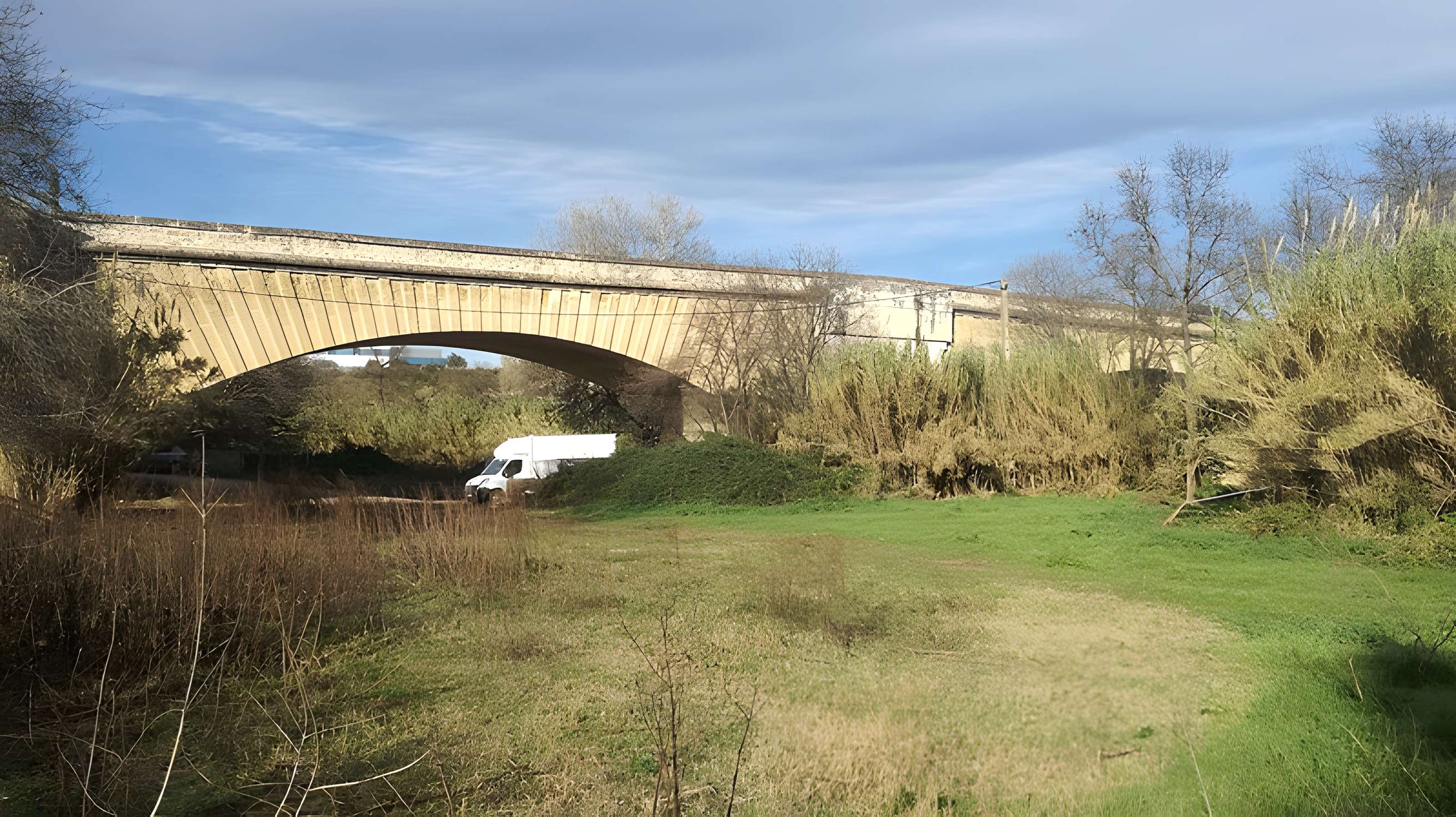 Pont sur la Mosson, situé sur la route départementale n° 612