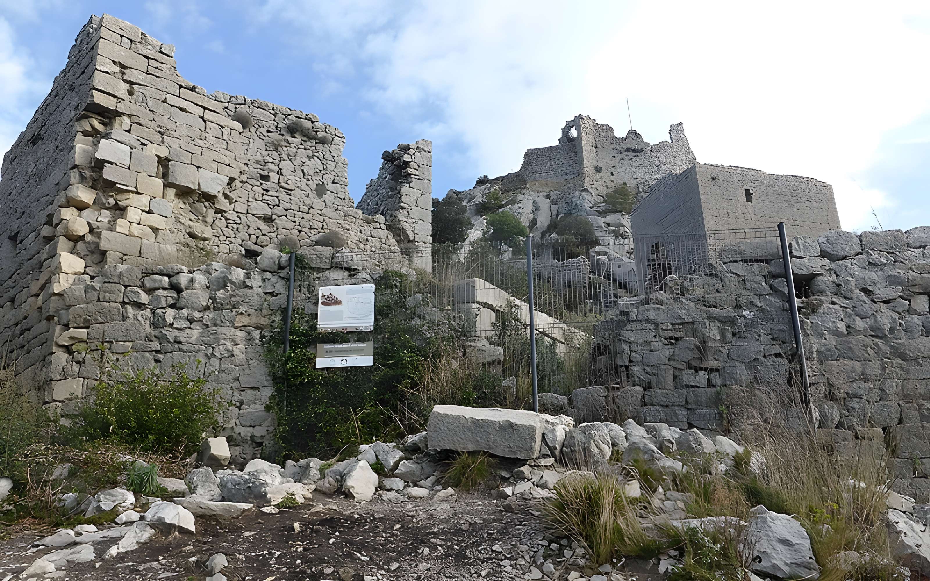 Vestiges du château de Montferrand
