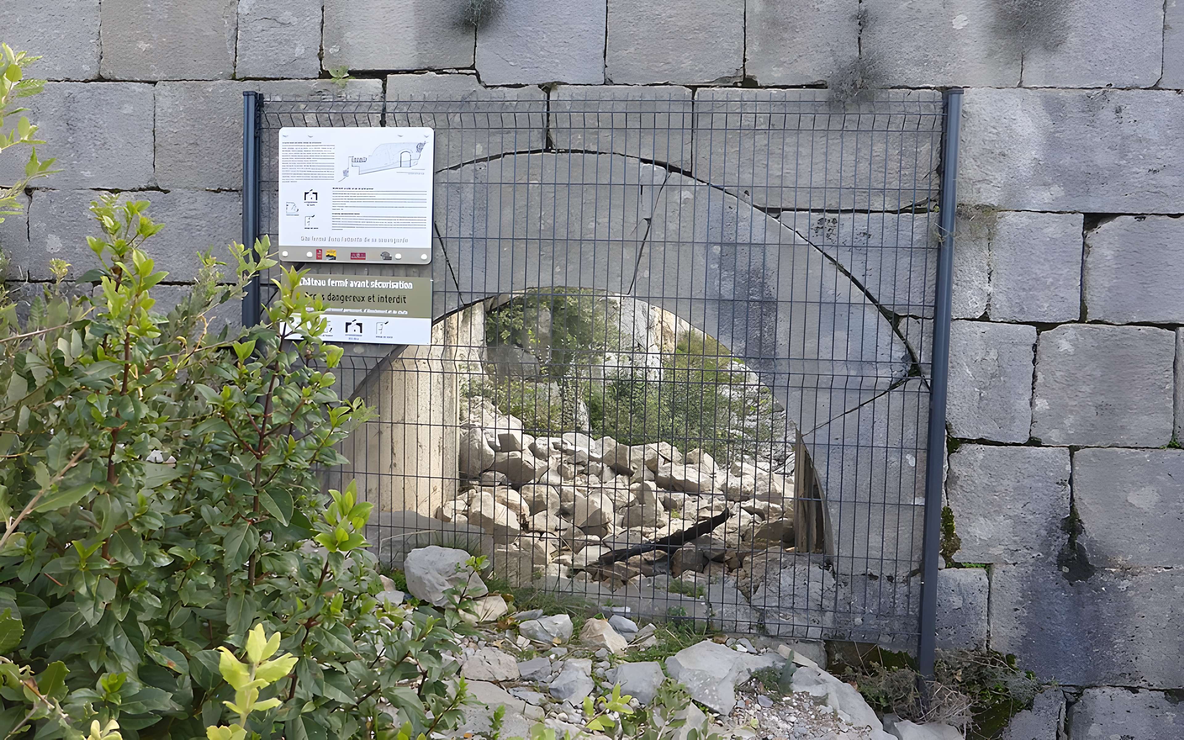 Vestiges du château de Montferrand
