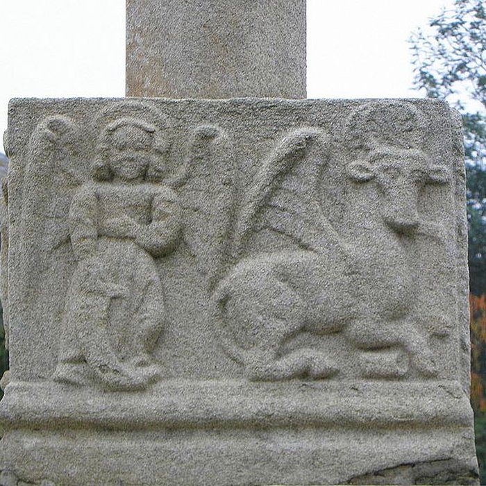 Photo de Restes du calvaire situé dans le cimetière