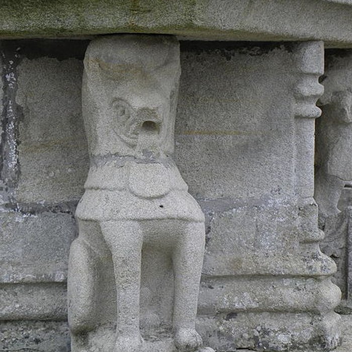 Photo de Restes du calvaire situé dans le cimetière