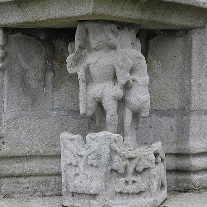 Photo de Restes du calvaire situé dans le cimetière