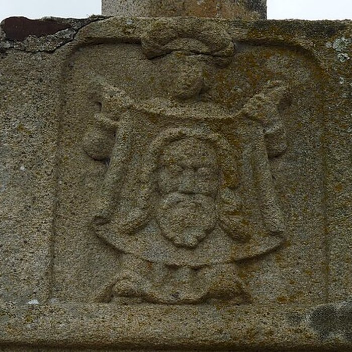 Photo de Restes du calvaire situé dans le cimetière