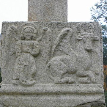 Restes du calvaire situé dans le cimetière