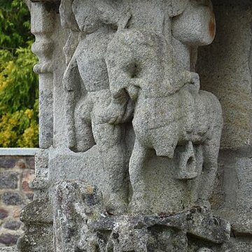 Restes du calvaire situé dans le cimetière