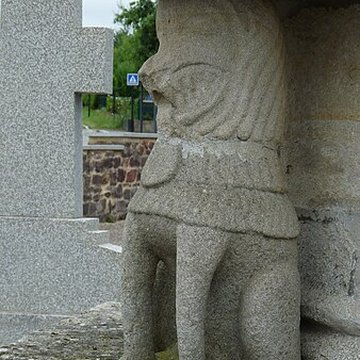 Restes du calvaire situé dans le cimetière