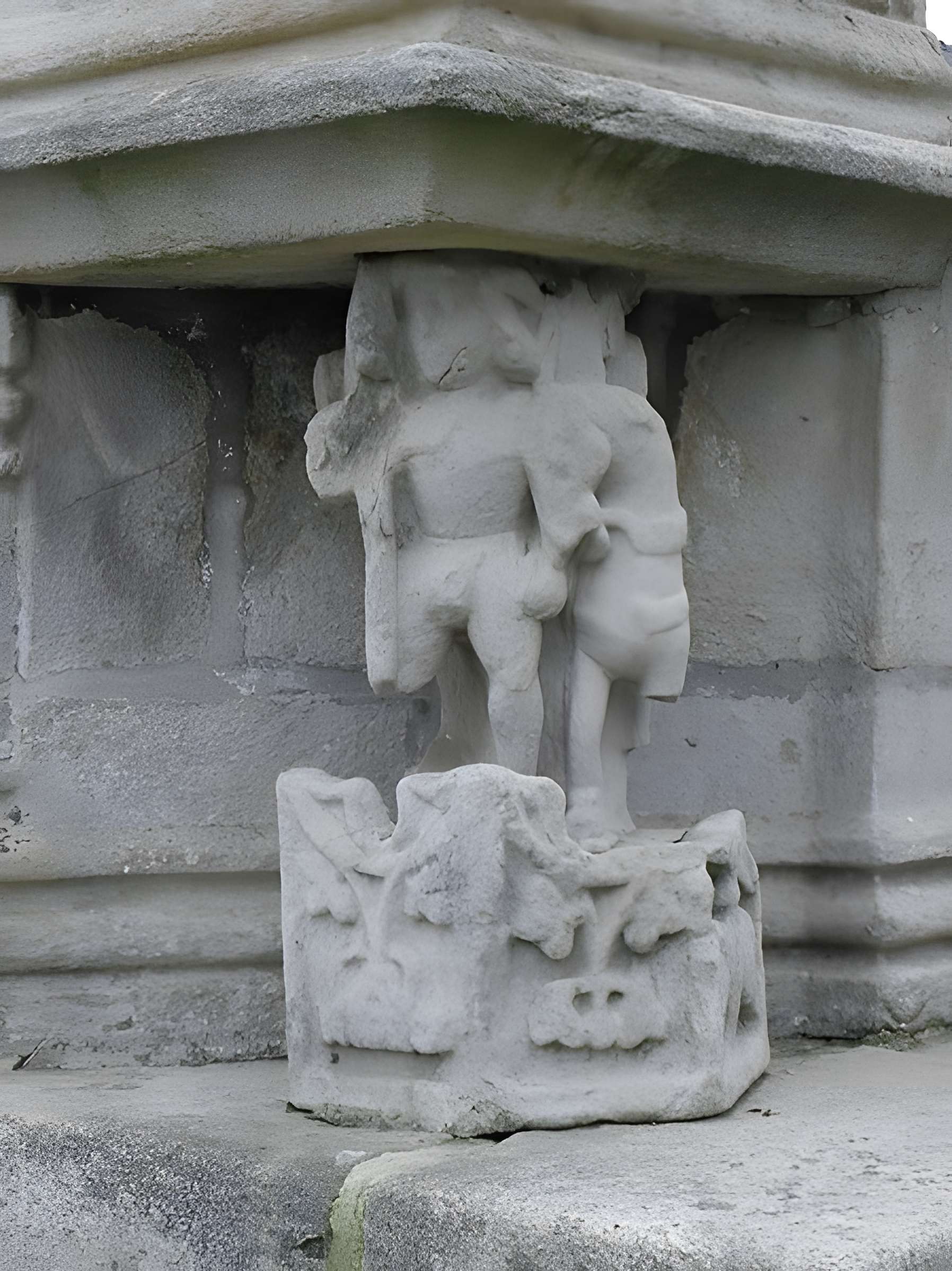 Restes du calvaire situé dans le cimetière