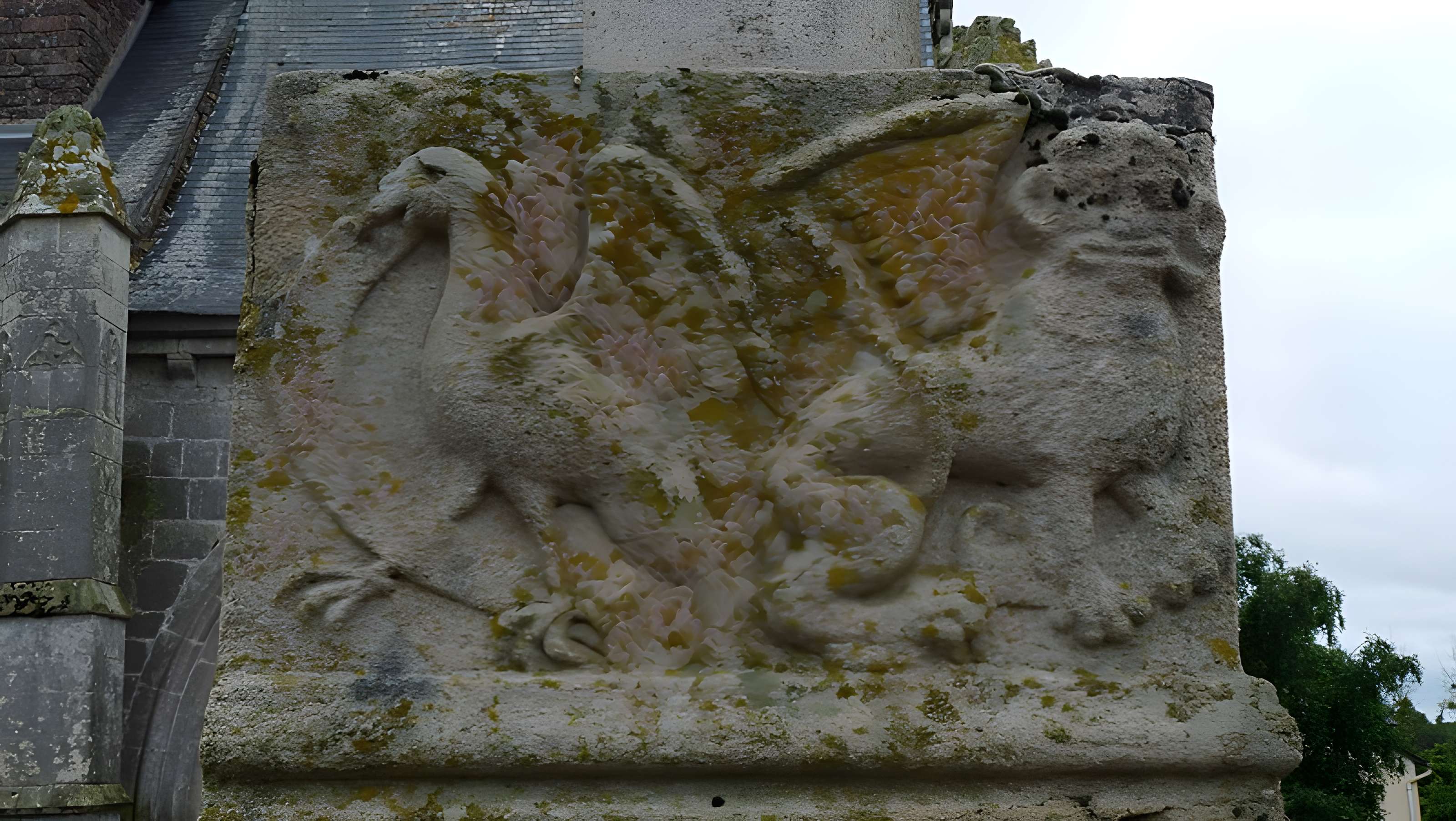 Restes du calvaire situé dans le cimetière