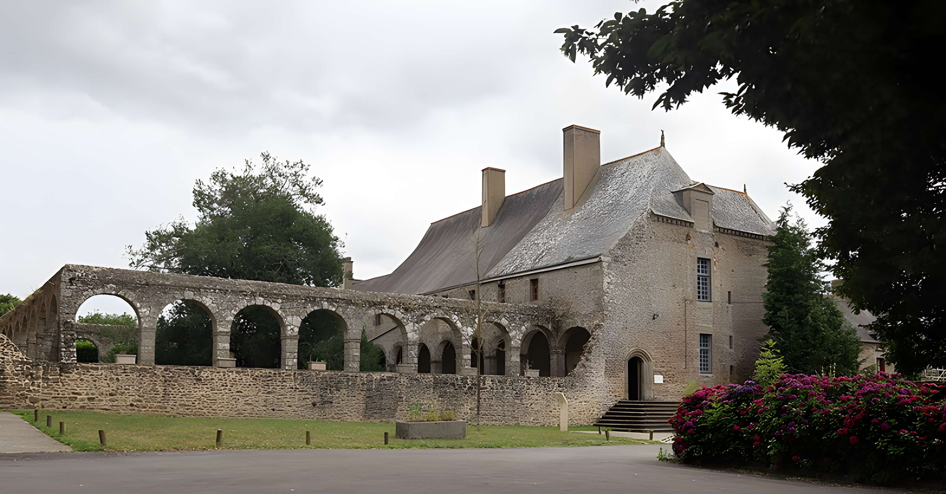 Restes de l'ancienne abbaye