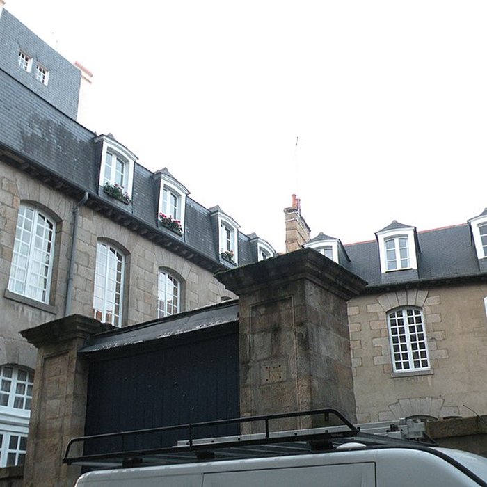 Photo de Immeuble ou hôtel de Chalain