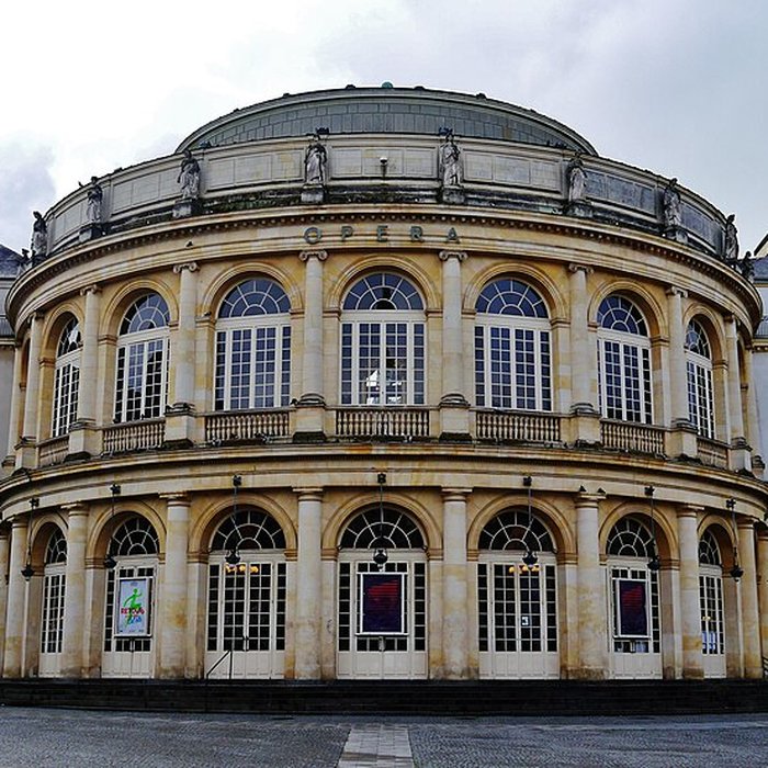 Photo de Théâtre et immeubles dits Galeries du Théâtre