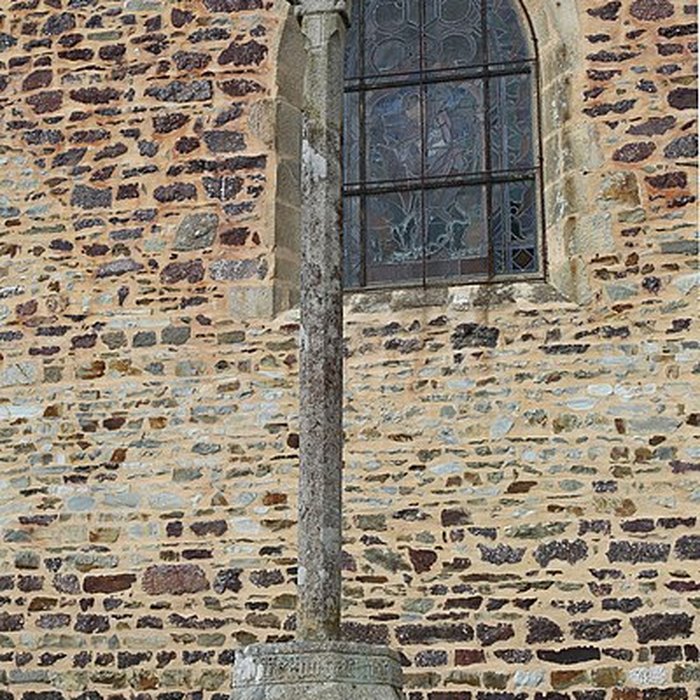 Photo de Croix en granit du XIIIe siècle