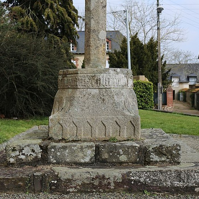 Photo de Croix en granit du XIIIe siècle