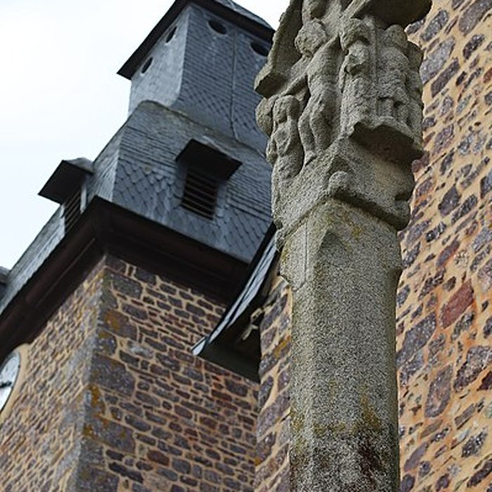 Photo de Croix en granit du XIIIe siècle
