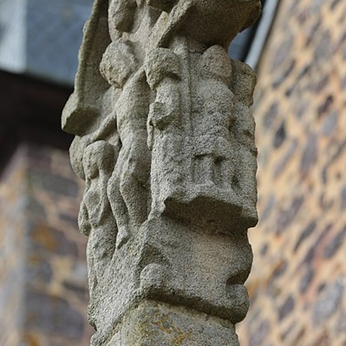 Photo de Croix en granit du XIIIe siècle