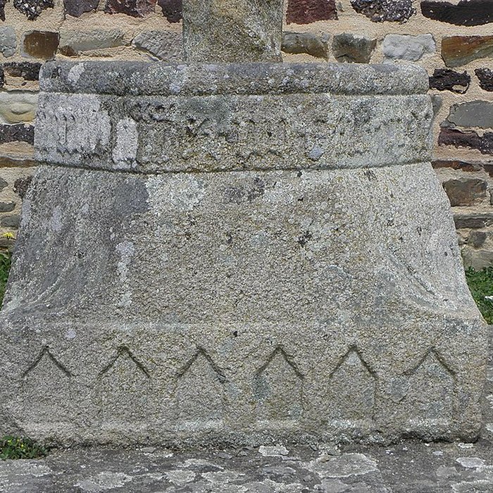 Photo de Croix en granit du XIIIe siècle