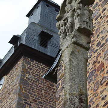 Croix en granit du XIIIe siècle