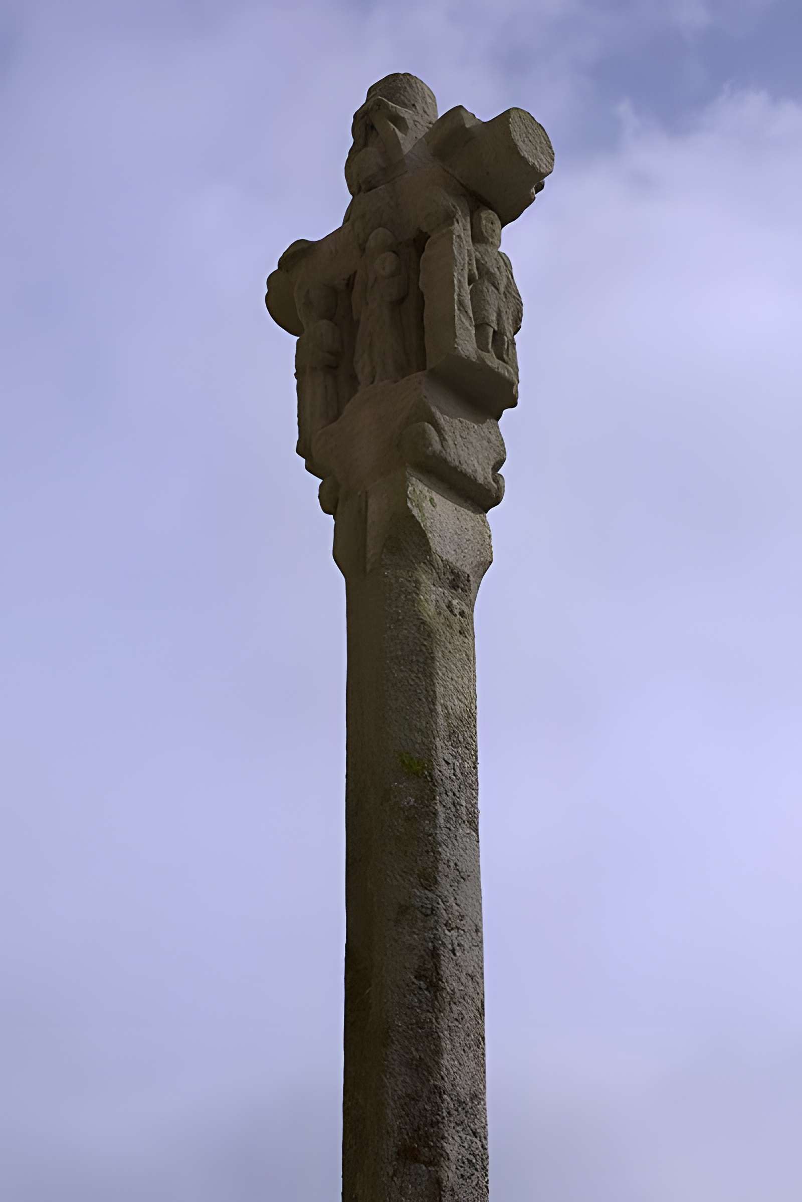 Croix en granit du XIIIe siècle