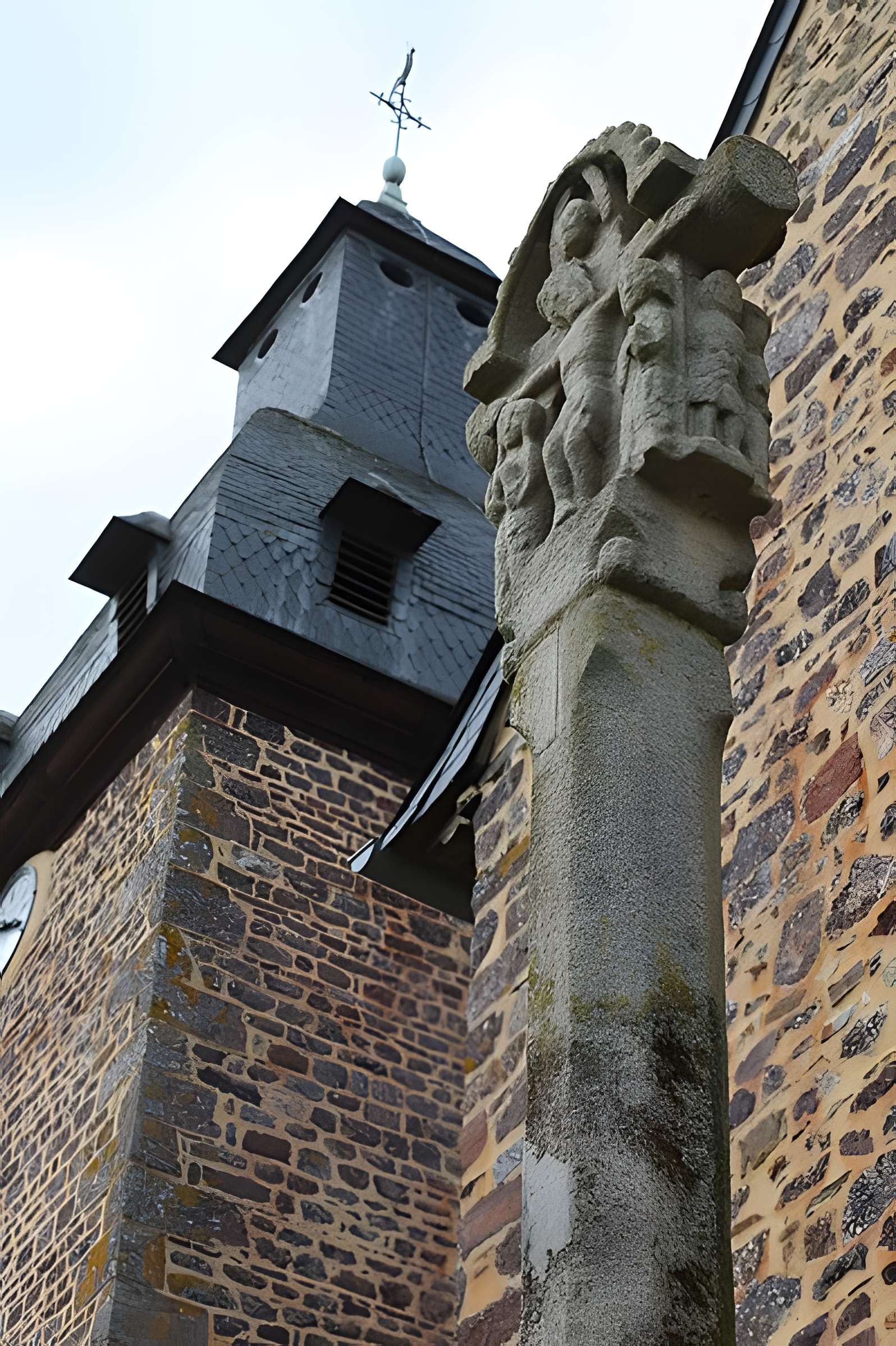 Croix en granit du XIIIe siècle