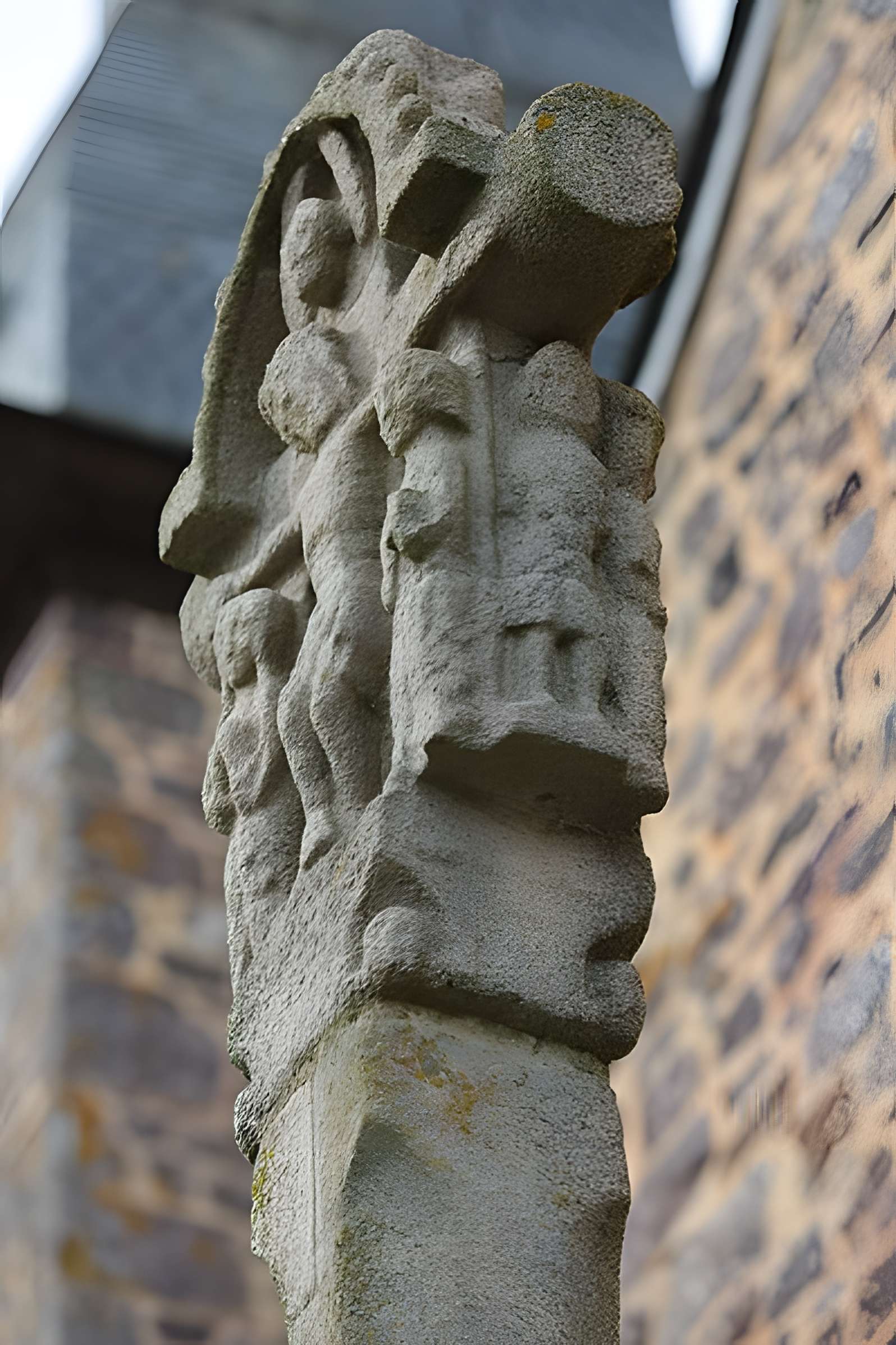 Croix en granit du XIIIe siècle