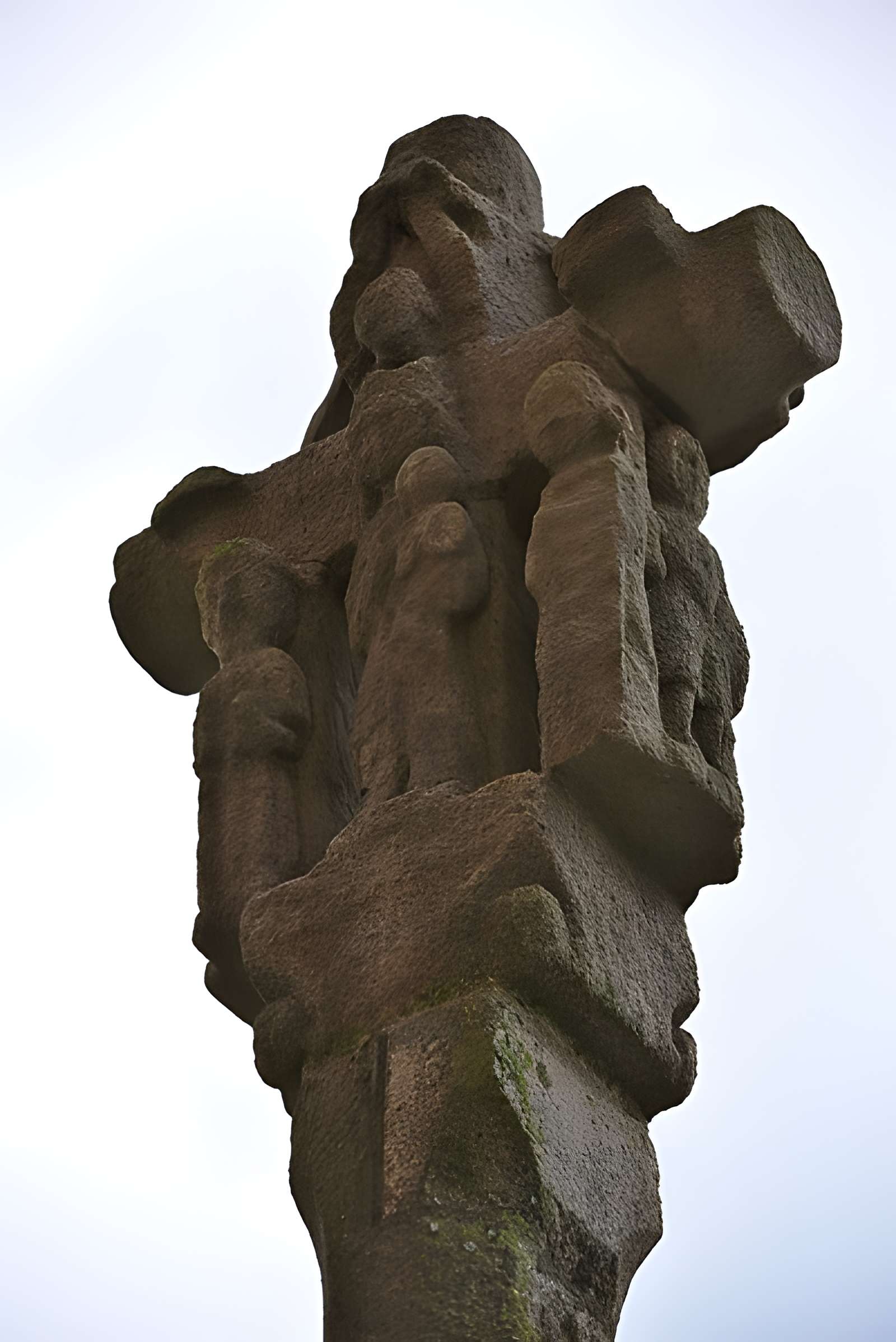 Croix en granit du XIIIe siècle