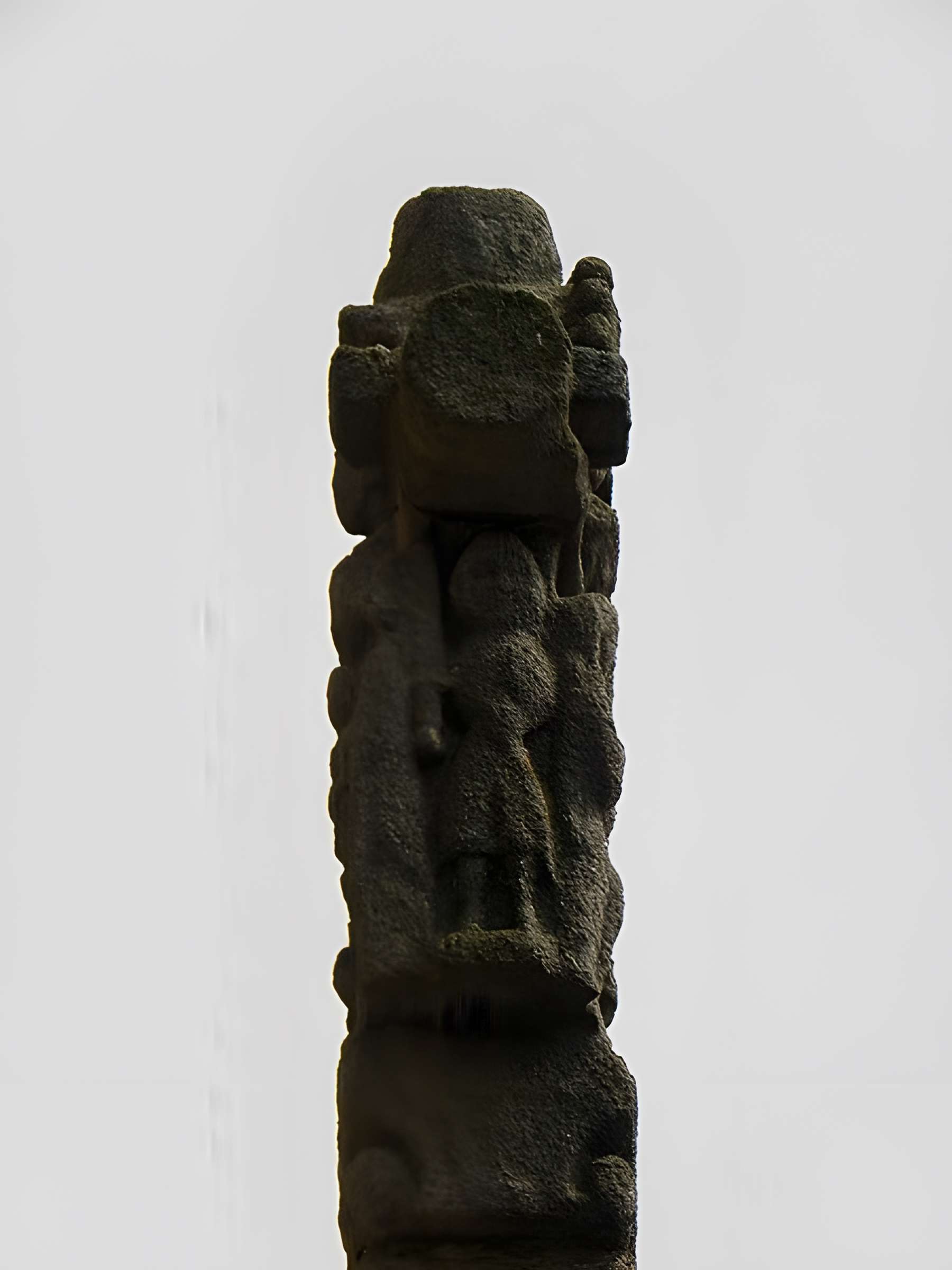 Croix en granit du XIIIe siècle