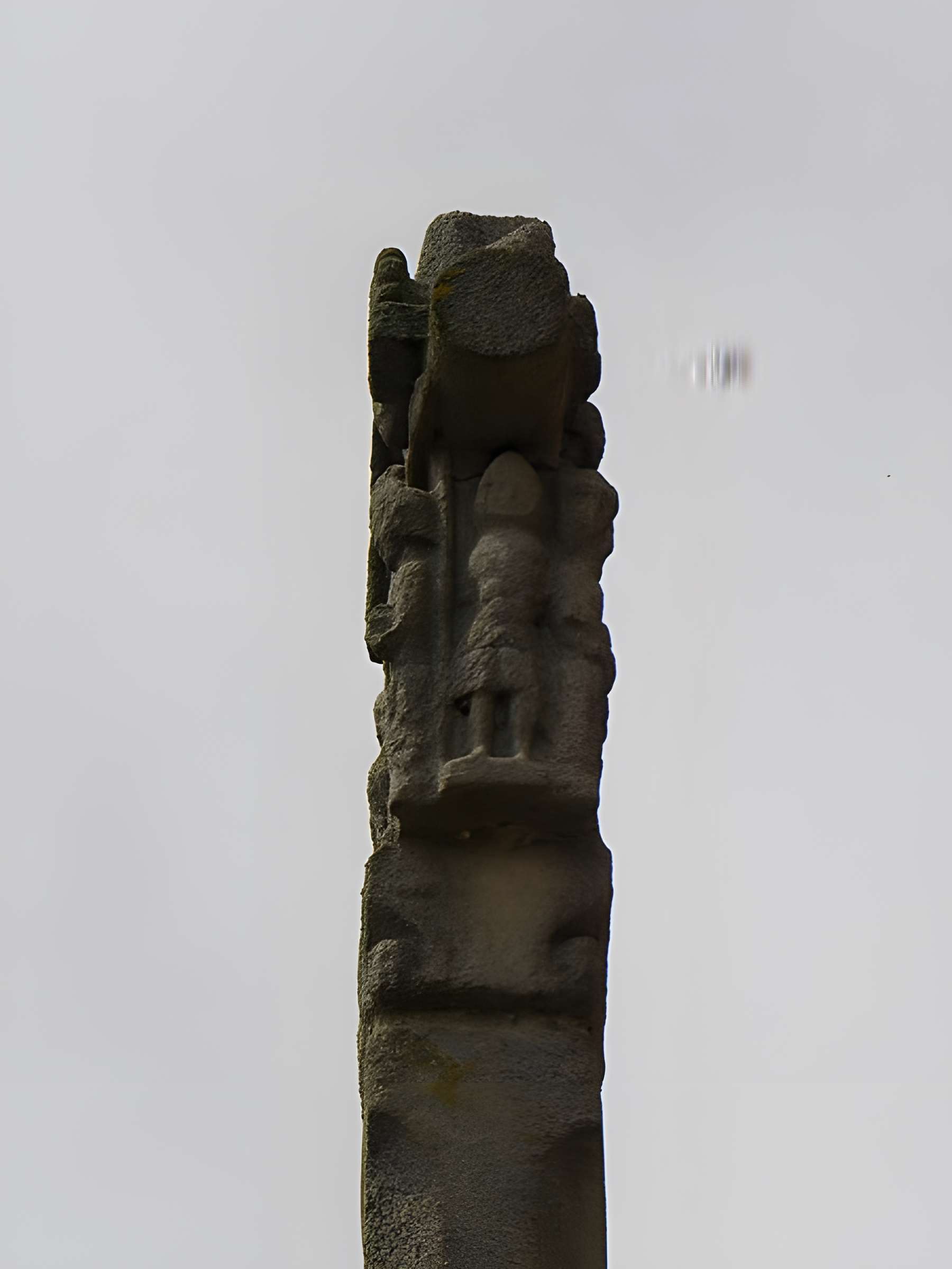 Croix en granit du XIIIe siècle