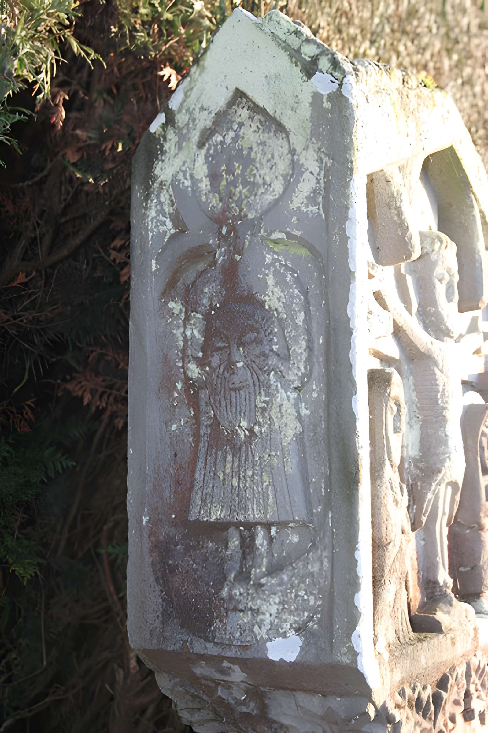 Croix du cimetière en pierre