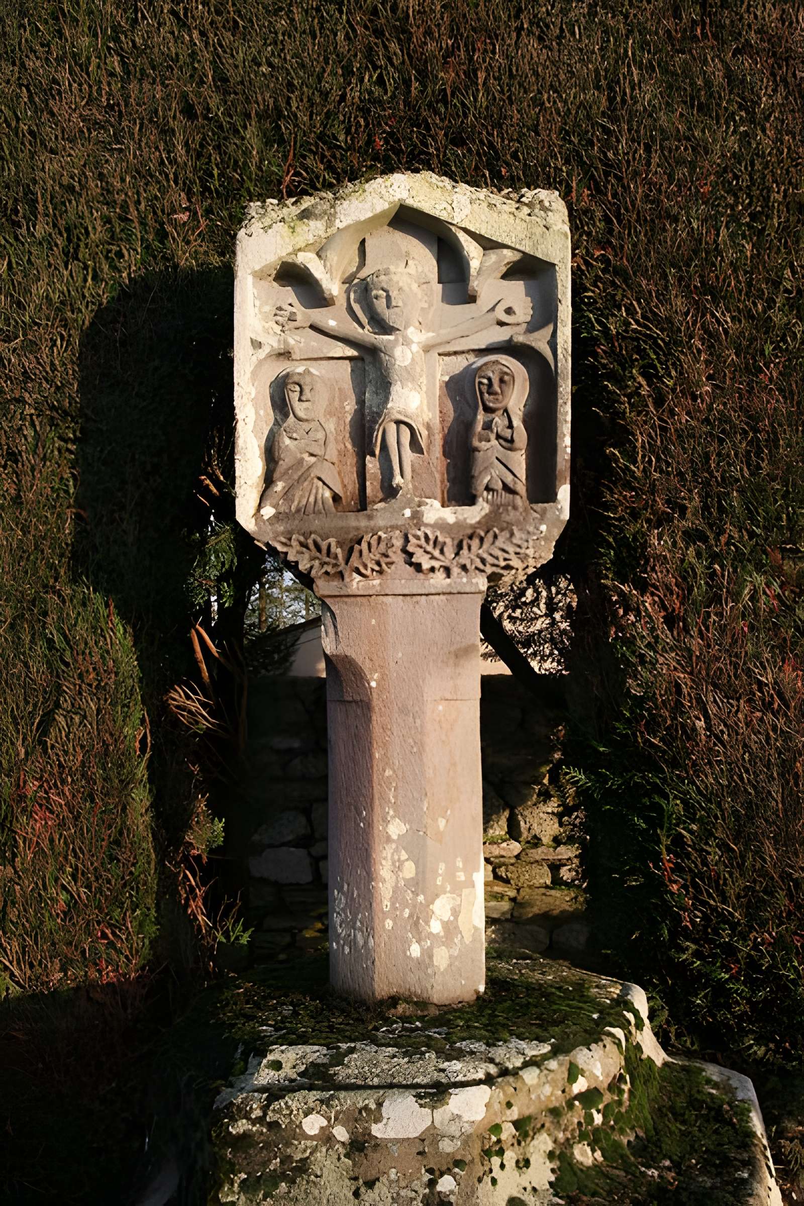 Croix du cimetière en pierre