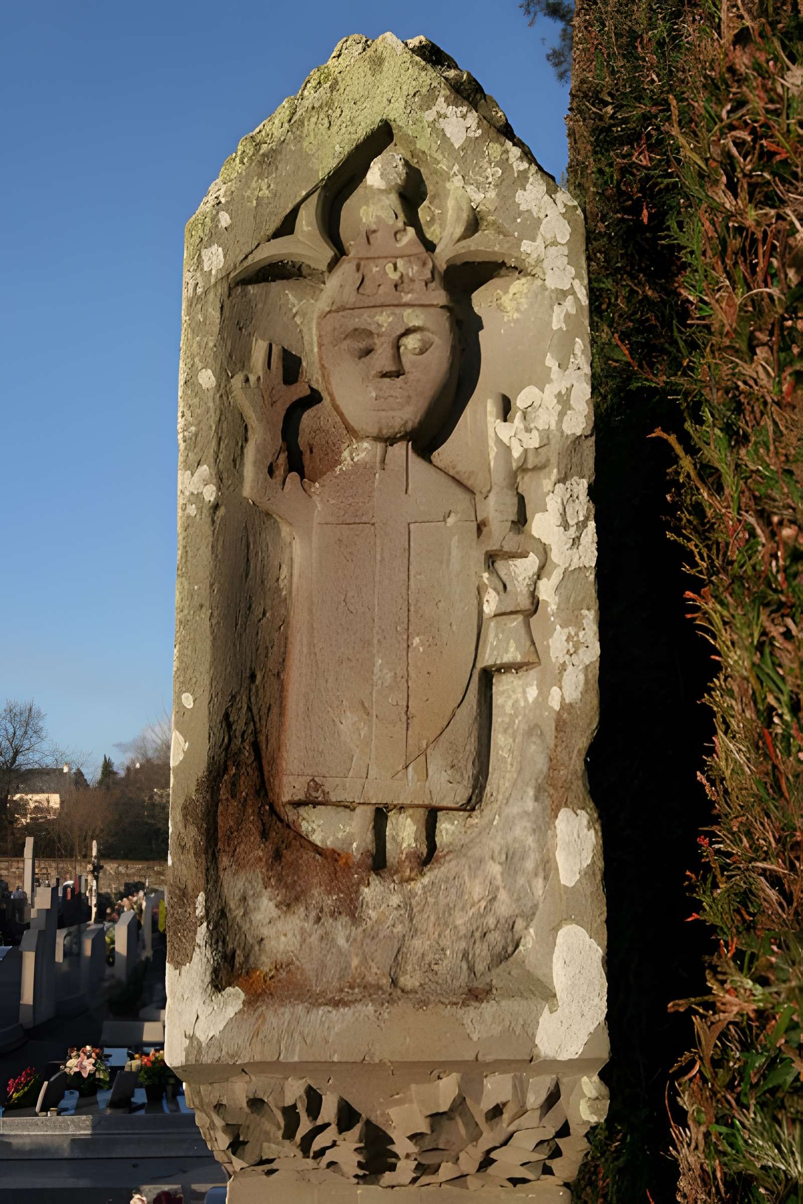 Croix du cimetière en pierre