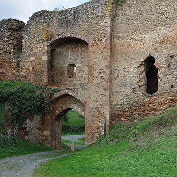 Restes du vieux château féodal